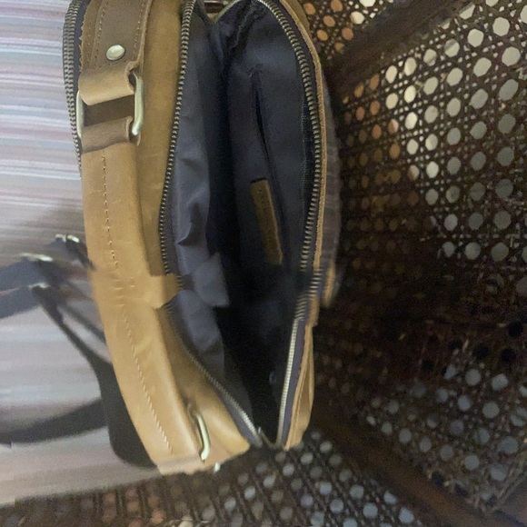 Elegant Brown Leather Messenger Bag for Men - Picture 12 of 16